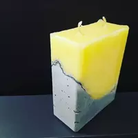 Большая свеча на бетоне
